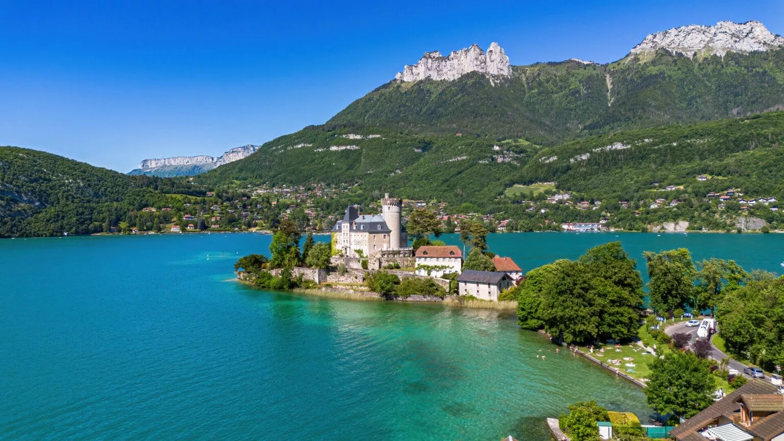 vue-sur-le-chateau-de-duingt-et-le-lac-dannecy-1536x864